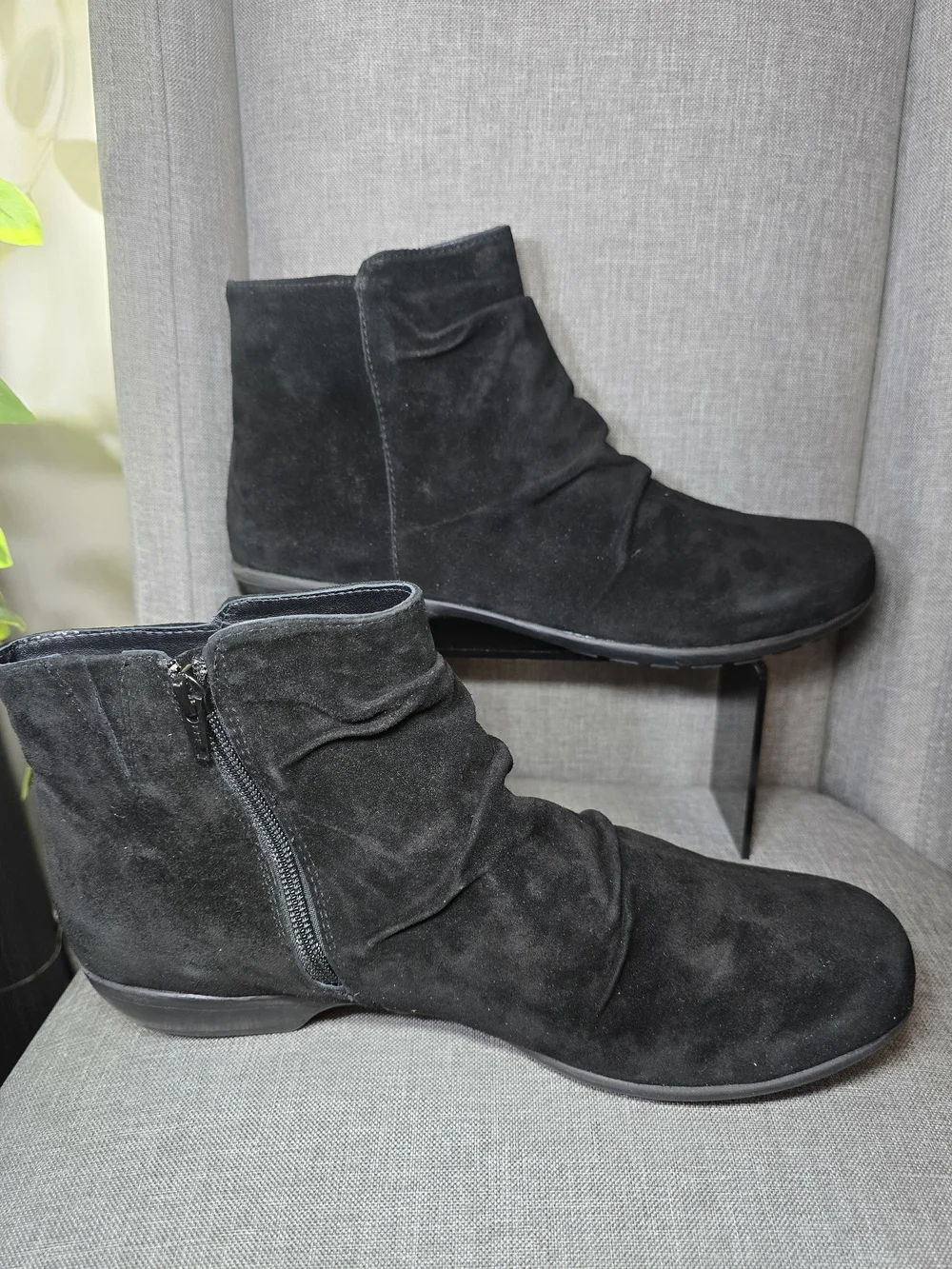 ✨️NWOB✨️ Ros Hommerson Black Suede Slouch Ankle Booties